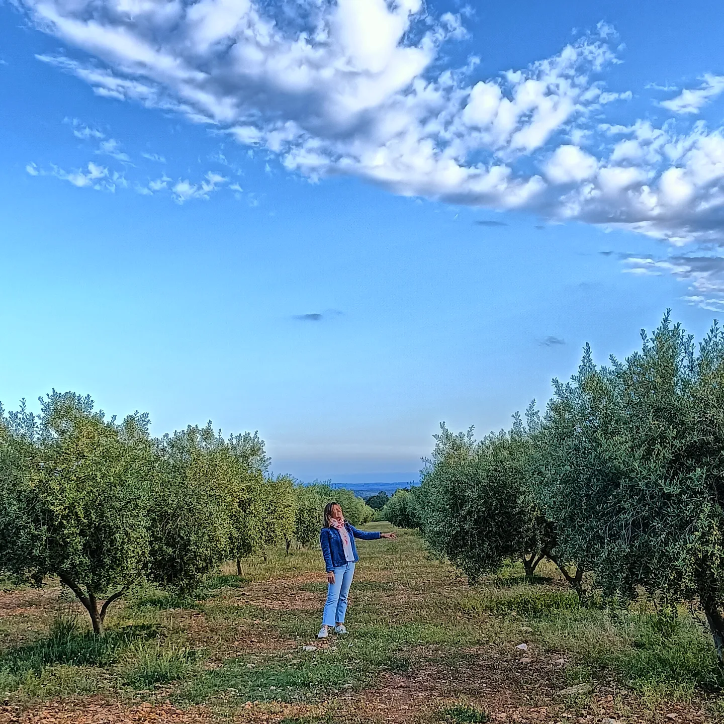 Natalia Galuppo en los olivos